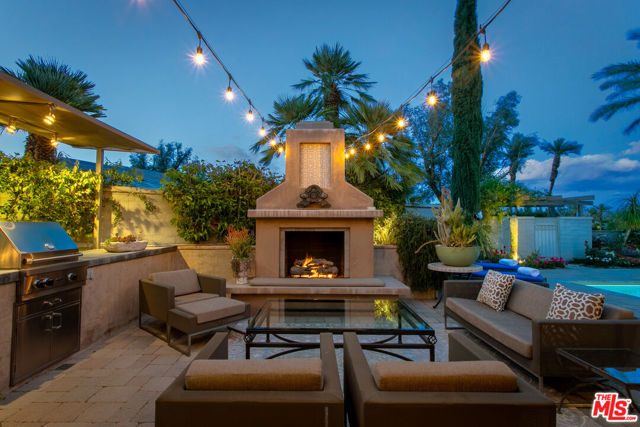 4 Trinity Court, Rancho Mirage CA: https://media.crmls.org/mediaz/09d69f75-7d6a-4cc3-afdb-029148ab0b0d.jpg
