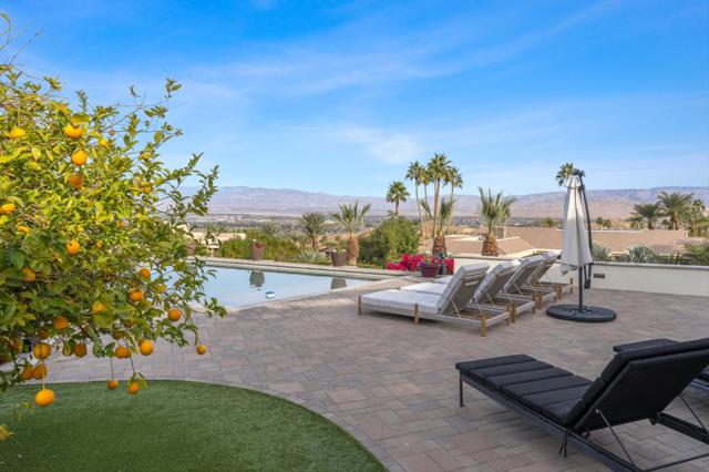 15 Buena Vista Court, Rancho Mirage CA: https://media.crmls.org/mediaz/09d79df5-11d7-469e-89d3-aa928397e966.jpg