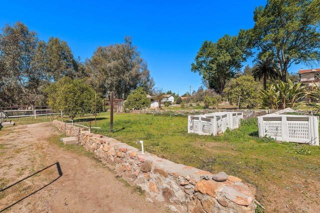 31600 Oak Glen Road, Valley Center CA: https://media.crmls.org/mediaz/09d80389-044e-4c01-91e7-fd071519242e.jpg