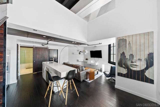702 Ash St, San Diego CA: https://media.crmls.org/mediaz/09d896b2-75b2-402e-9d74-e2f36ab36d24.jpg