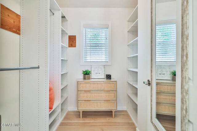 4021 Yankee Drive, Agoura Hills CA: https://media.crmls.org/mediaz/09d8db60-b84a-4bf6-95da-732add84c63b.jpg