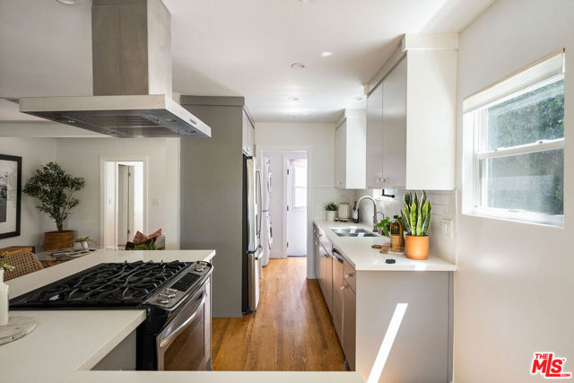 1414 N Coronado Terrace, Los Angeles CA: https://media.crmls.org/mediaz/09d9afc4-d4b4-45e6-ba43-f559a45e02bd.jpg