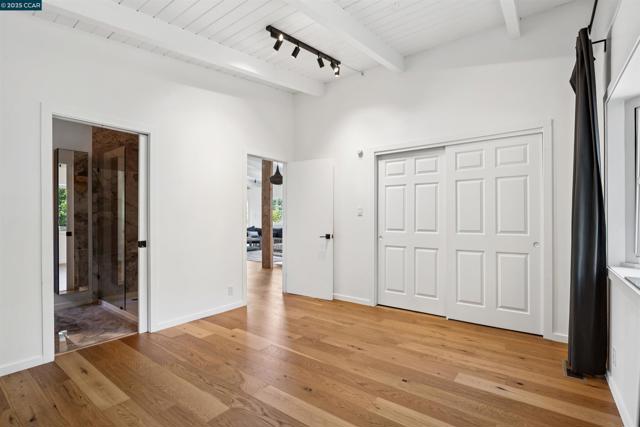 5915 ALHAMBRA AVE, Oakland CA: https://media.crmls.org/mediaz/09da075a-83a0-4890-b8c0-1c48de21e0c9.jpg
