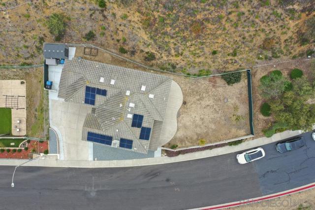 2176 Pointe Pkwy, Spring Valley CA: https://media.crmls.org/mediaz/09da3205-76c7-4fbe-90f5-6e7c0d14e786.jpg