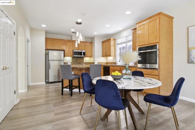 1838 Buck Mountain Ct, Antioch CA: https://media.crmls.org/mediaz/09da551f-e717-42db-a416-f61c426ff75a.jpg