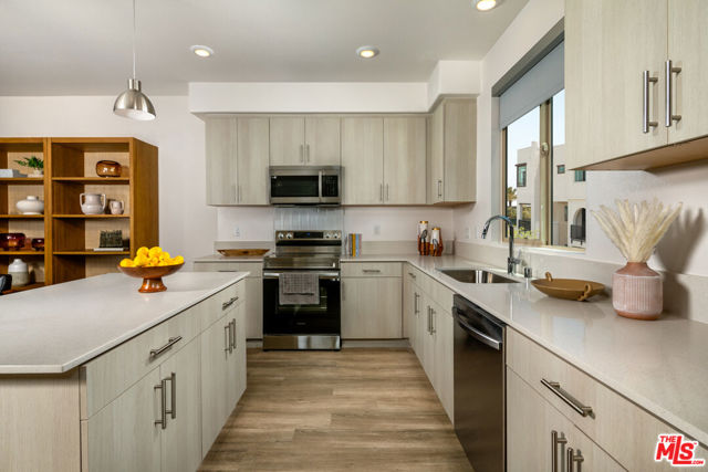 1483 W Vista Way, San Pedro CA: https://media.crmls.org/mediaz/09da7079-997d-418d-9cf9-2c6d84bc7b07.jpg