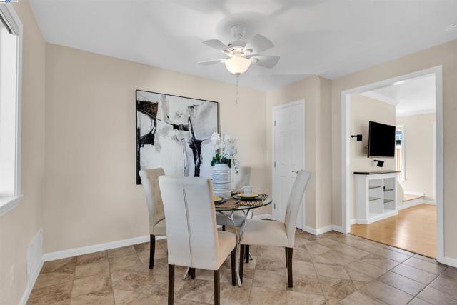 7602 Arbor Creek Cir, Dublin CA: https://media.crmls.org/mediaz/09da7d22-afe7-4614-8048-5ae7da15bd9f.jpg