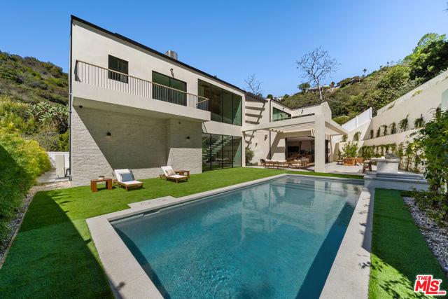10950 Verano Road, Los Angeles CA: https://media.crmls.org/mediaz/09da97cb-832d-46ce-a967-5e9e7912a0a6.jpg