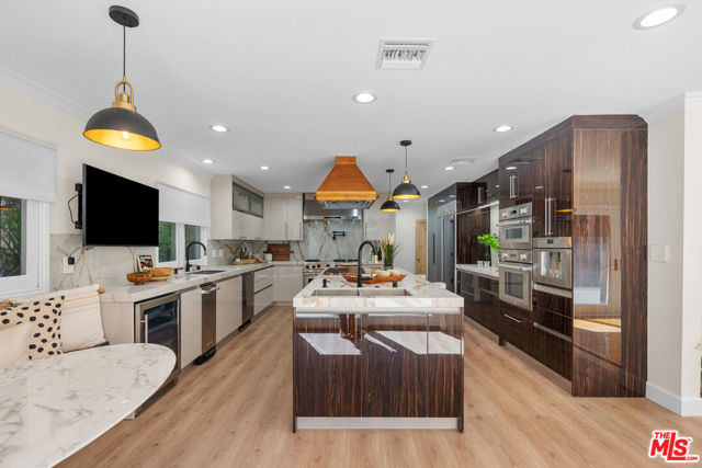 2103 N Hobart Boulevard, Los Angeles CA: https://media.crmls.org/mediaz/09dabd5a-f3de-4345-8a4b-5f66986756af.jpg