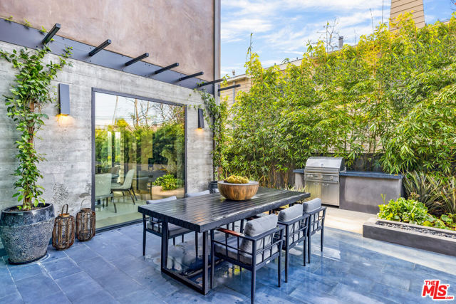 1011 Georgina Avenue, Santa Monica CA: https://media.crmls.org/mediaz/09db69fe-ec49-491e-a71e-101c96b9d429.jpg