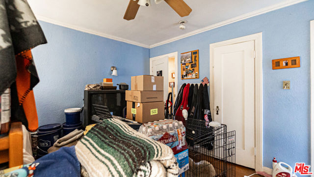 1277 S Orange Drive, Los Angeles CA: https://media.crmls.org/mediaz/09db8b99-97bd-4372-88b5-24be7e668747.jpg