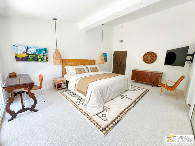 1375 E Primavera Drive, Palm Springs CA: https://media.crmls.org/mediaz/09db8fb0-f087-48ca-bf6e-aef986cb36d9.jpg