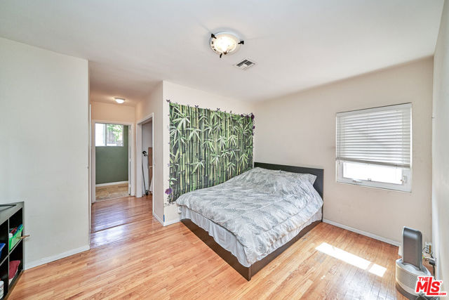 4930 Ramsdell Avenue, La Crescenta CA: https://media.crmls.org/mediaz/09db9190-1fff-4617-be57-d55b345a43c4.jpg