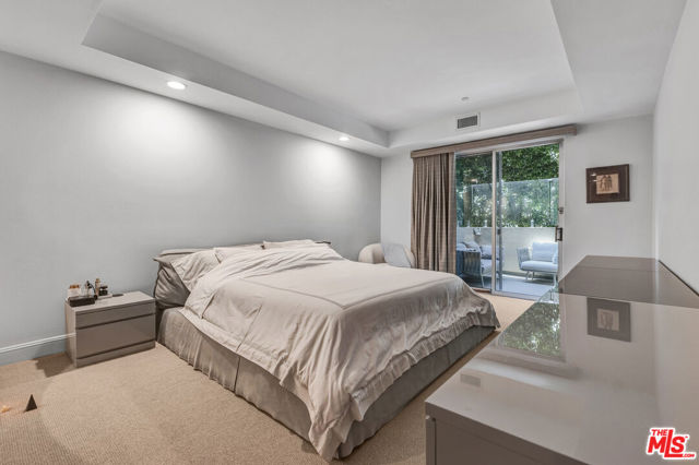 1521 Greenfield Avenue, Los Angeles CA: https://media.crmls.org/mediaz/09dc237b-131c-4c50-9c1e-1bc8e9c8097f.jpg