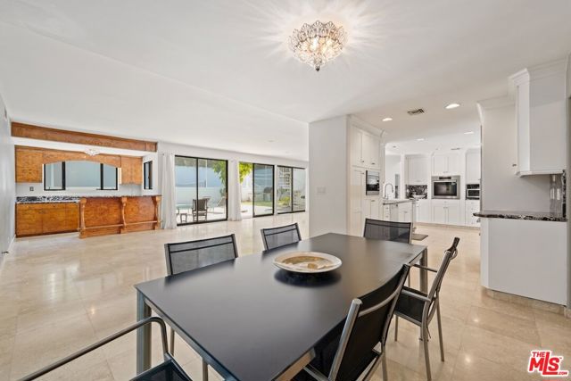 15656 Crownridge Place, Sherman Oaks CA: https://media.crmls.org/mediaz/09dc81b8-970b-41ab-b59a-274639caeda4.jpg