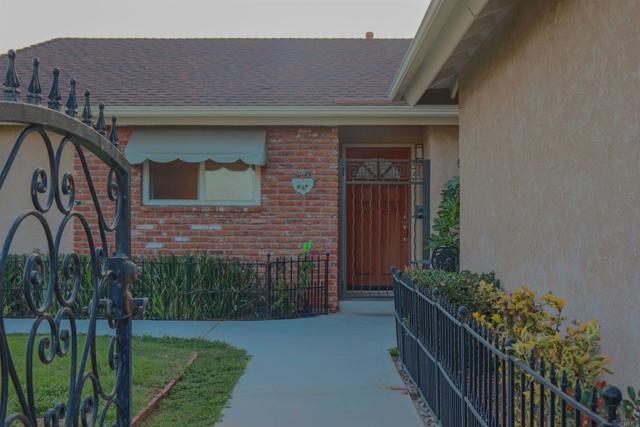4410 Charger Boulevard, San Diego CA: https://media.crmls.org/mediaz/09dd1438-2256-4c07-a639-7a6c8a6eff67.jpg