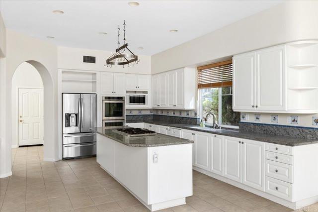 1328 Bulrush Court, Carlsbad CA: https://media.crmls.org/mediaz/09dd538a-0b36-40bd-9261-ec49706b05fc.jpg