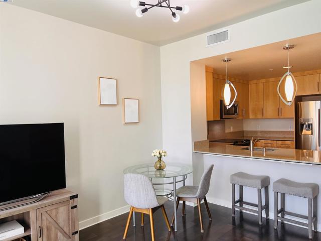 38 N Almaden Blvd, San Jose CA: https://media.crmls.org/mediaz/09ddf3ef-8ef9-4937-9849-258a150fd7f6.jpg
