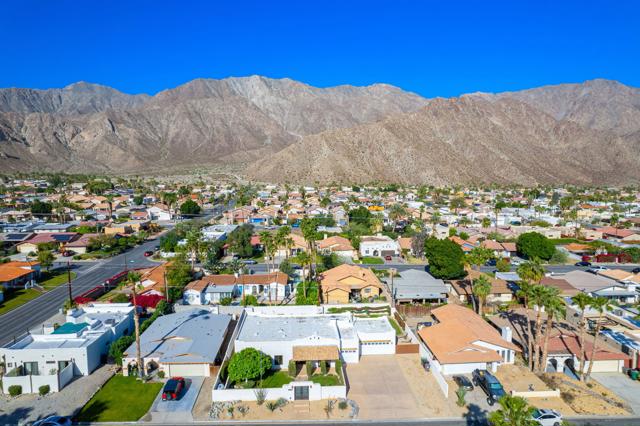 52685 Avenida Ramirez, La Quinta CA: https://media.crmls.org/mediaz/09de0aff-81d3-4f18-81e9-c5c7360b1906.jpg