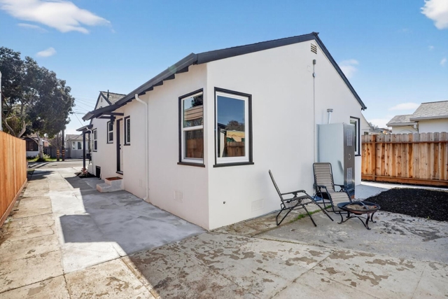 356 Belleview Dr, San Leandro CA: https://media.crmls.org/mediaz/09de2283-e637-4df8-84c9-6e574c0de630.jpg