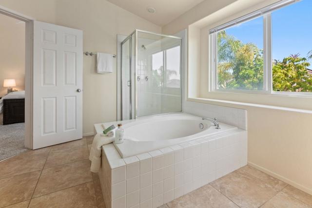 2490 Bear Rock Gln, Escondido CA: https://media.crmls.org/mediaz/09de672e-e860-4ef5-b25e-9ad15273833c.jpg