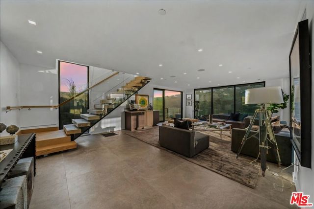 1565 Haslam Terrace, Los Angeles CA: https://media.crmls.org/mediaz/09de8331-9b14-44e6-bf83-82c3e73e9717.jpg
