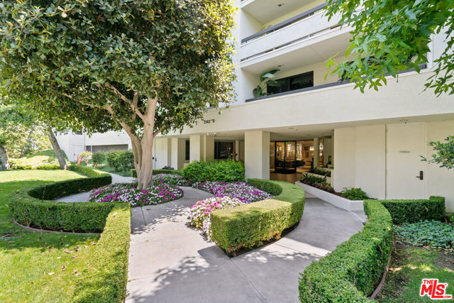 2142 Century Park Lane, Los Angeles CA: https://media.crmls.org/mediaz/09de884a-0ed3-4c12-9371-3142d20ea10b.jpg