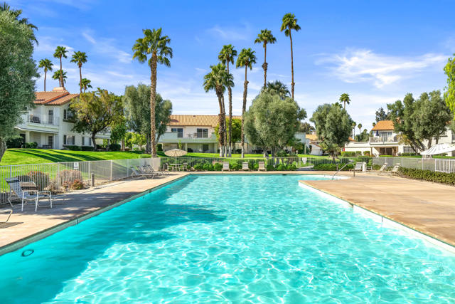 280 Vista Royale W Circle, Palm Desert CA: https://media.crmls.org/mediaz/09de98b0-6a45-46d8-85ec-05a5e6b297bf.jpg