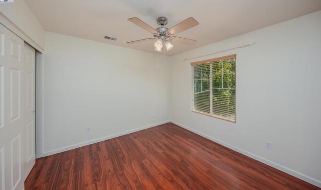 555 Centre Court Dr, Tracy CA: https://media.crmls.org/mediaz/09de9ff1-f340-476e-b9b7-d97ff0e5bbcd.jpg