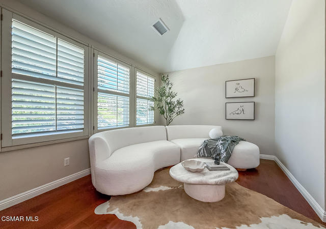 3331 Monte Carlo Drive, Thousand Oaks CA: https://media.crmls.org/mediaz/09dea801-e811-4c55-96e0-d10a82b567e4.jpg