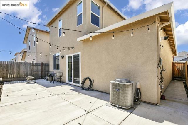 745 Bluestone Dr, Stockton CA: https://media.crmls.org/mediaz/09dec477-be38-4866-a2a3-0156f62c065e.jpg