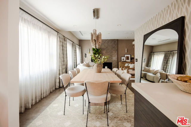 5189 Collett Avenue, Encino CA: https://media.crmls.org/mediaz/09def00c-dcf2-4dd0-ab5e-c6358408e55f.jpg