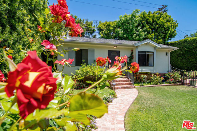 745 25th Street, Santa Monica CA: https://media.crmls.org/mediaz/09df1eac-d294-4fb2-9be1-573453aa94ff.jpg
