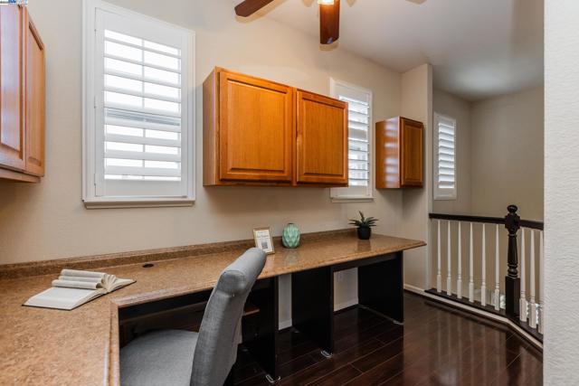 261 Kelley Mist Ct, Tracy CA: https://media.crmls.org/mediaz/09df5339-314a-413e-812f-d09ec11befcf.jpg