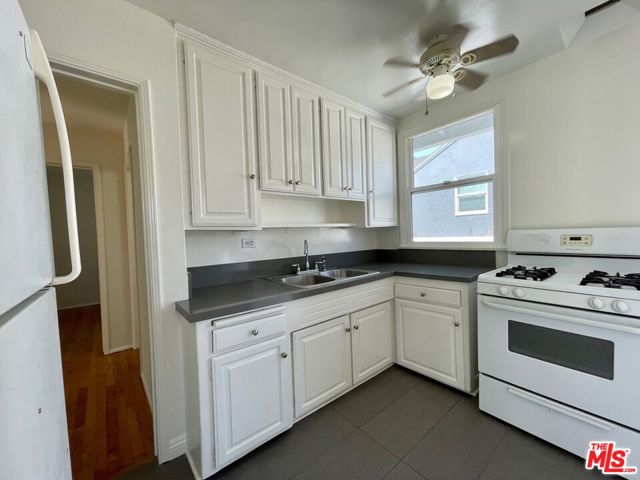5954 W 85Th Place, Los Angeles CA: https://media.crmls.org/mediaz/09dfbbca-711e-4ea6-b048-98d4d32016c0.jpg
