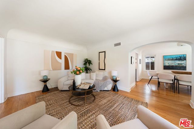 2039 Kelton Avenue, Los Angeles CA: https://media.crmls.org/mediaz/09e045b3-51d1-435e-b874-00229aae3176.jpg