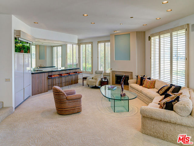4611 ROMA Court photo 6