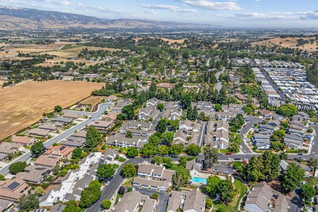 15072 Yosemite Way, Morgan Hill CA: https://media.crmls.org/mediaz/09e0a6a0-890d-4fac-a9fe-7e9c27aea76f.jpg