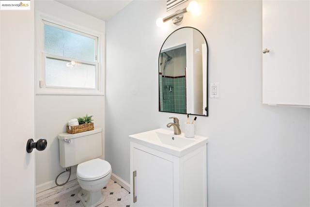 1009 Richmond st, El Cerrito CA: https://media.crmls.org/mediaz/09e0c422-145c-4a7c-982d-d828e46cb577.jpg