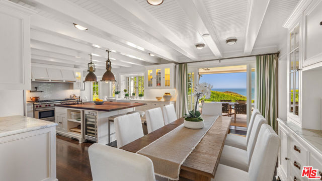 6825 Zumirez Drive, Malibu CA: https://media.crmls.org/mediaz/09e0db25-d4ba-469c-b80d-08b2ab5abc2a.jpg