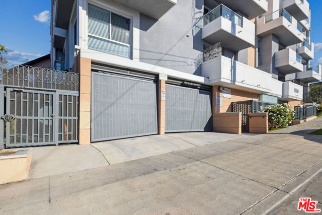 1150 S Oxford Avenue, Los Angeles CA: https://media.crmls.org/mediaz/09e0f549-cd85-46ed-a8da-5247c3ef4b06.jpg