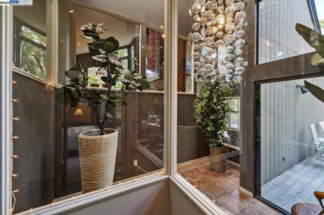 391 Oak Ln, Pleasanton CA: https://media.crmls.org/mediaz/09e12408-9765-4e09-a7e2-4ba0d909544f.jpg