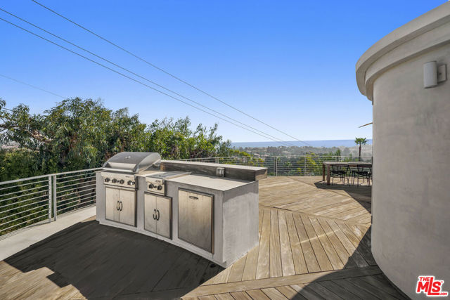 6375 Gayton Place, Malibu CA: https://media.crmls.org/mediaz/09e27fe2-17b9-4890-8499-6cad3bd4d155.jpg