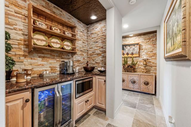 210 Desert Lakes Drive, Rancho Mirage CA: https://media.crmls.org/mediaz/09e2c4e4-ffe6-49d2-a1b4-efd44a7dcd48.jpg