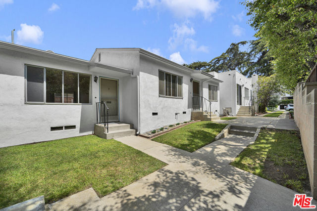 938 15th Street, Santa Monica CA: https://media.crmls.org/mediaz/09e312a0-2e70-4d01-8868-a197ccc960d3.jpg