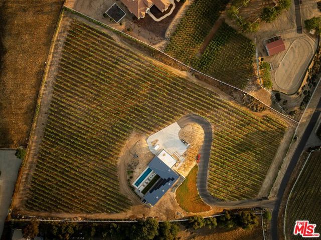 36453 Via El Pais Bonita, Temecula CA: https://media.crmls.org/mediaz/09e32535-7603-4234-a663-c44aec09ad43.jpg