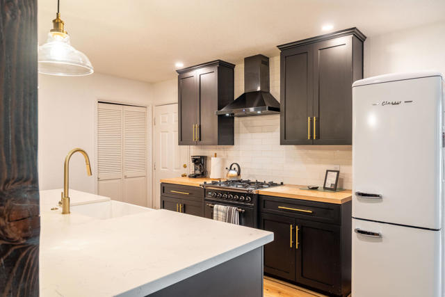 24542 Fern Valley Road, Idyllwild CA: https://media.crmls.org/mediaz/09e3256d-76ed-453c-acf2-fe1b8ba50d57.jpg