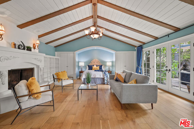 2005 Chilton Drive, Glendale CA: https://media.crmls.org/mediaz/09e3a5de-efdf-4b39-99e4-adefd5c220a2.jpg