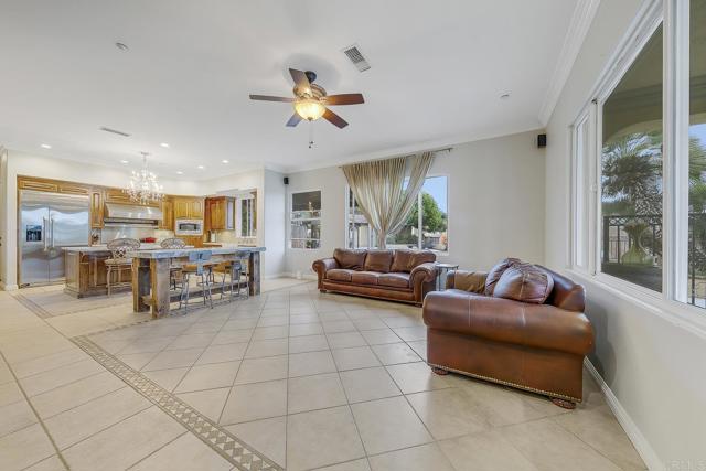 1508 Sequoia Lane, Vista CA: https://media.crmls.org/mediaz/09e3a67f-6237-4ffb-9b9b-14910d444338.jpg