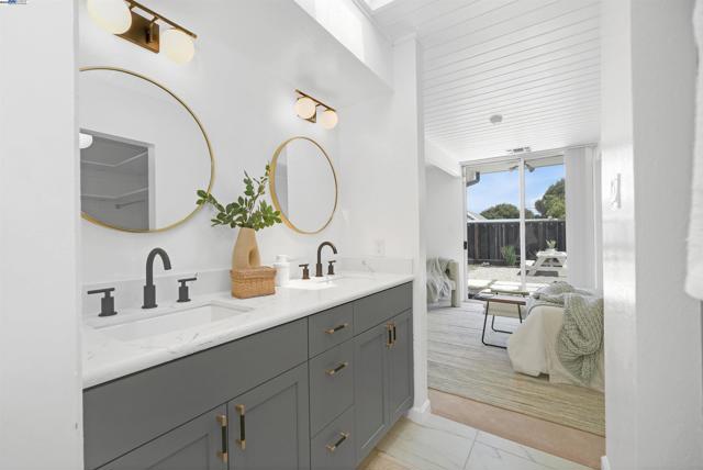5893 Highwood Rd, Castro Valley CA: https://media.crmls.org/mediaz/09e41097-3a8b-47c8-a30e-0bd956c5d732.jpg